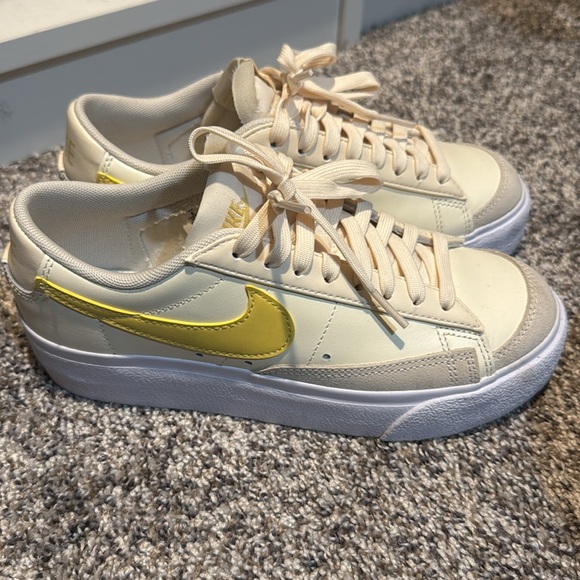 🌷SPRING SALE - Nike Women's Blazer Low Platform Shoes size 6 - Picture 1 of 4